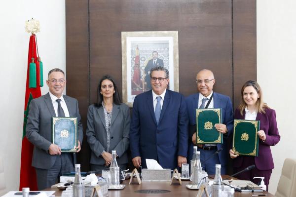 أخنوش يترأس مراسم التوقيع على اتفاقية تنزيل البرنامج الخاص بتعزيز  خريجي الجامعات العمومية المغربية في التكوينات الرقمية